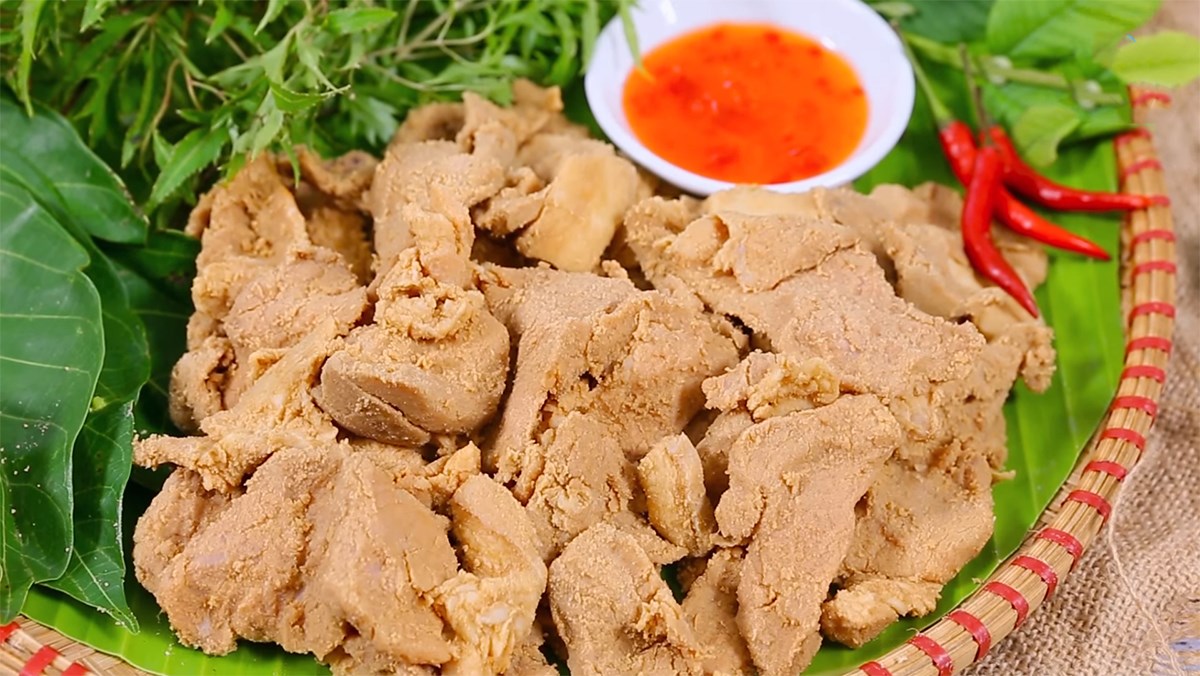 Thịt muối chua là món ăn không thể thiếu trong ngày tết của người Sơn La