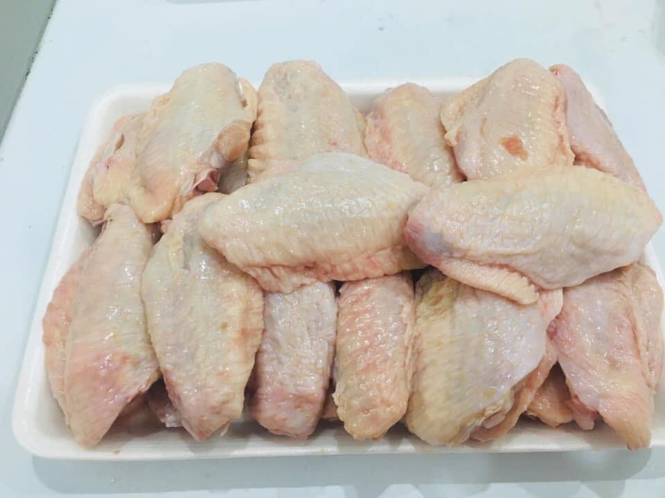 Cổ cánh gà là nguyên liệu chính của món ăn