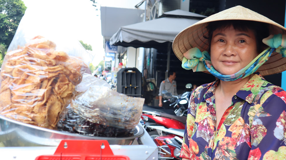 Những gánh hàng rong - bánh tàn ong trên phố Sài Gòn