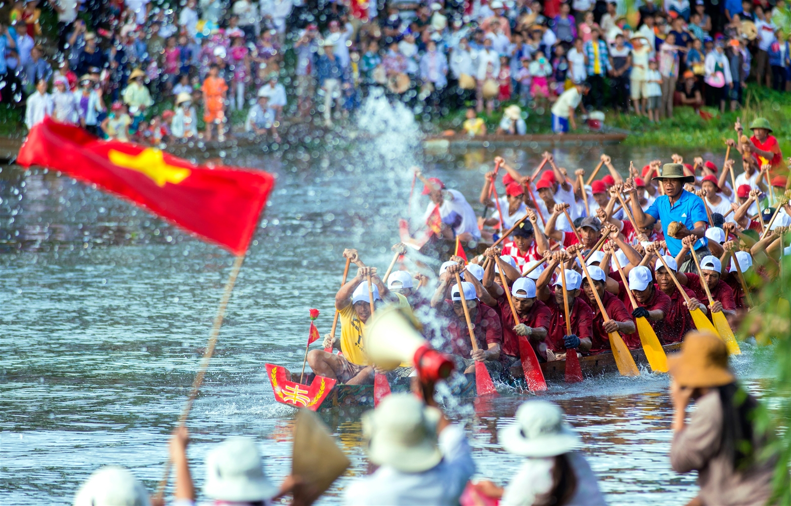 Lễ hội đua thuyền truyền thống trên sông kiến giang một nét văn hóa mang lại nhiều cảm xúc