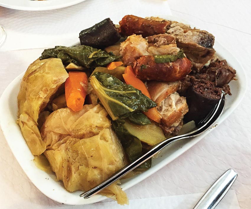 Món Cozido a Portuguesa. Món ăn này lý tưởng để ăn cùng với gia đình hơn là ăn một mình