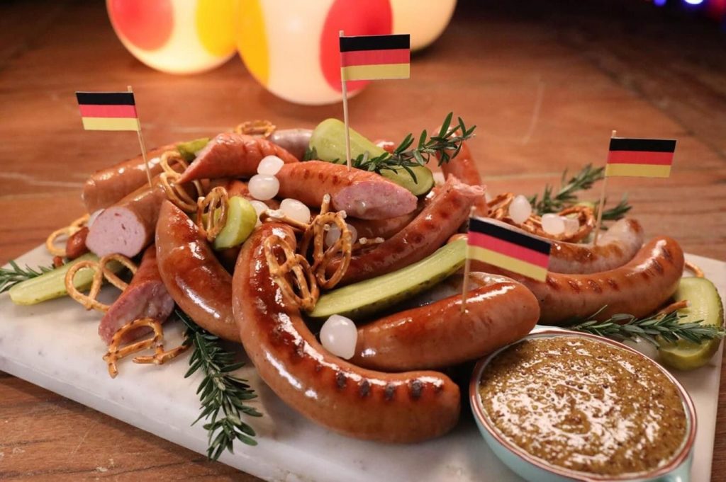 Nổi tiếng với món xúc xích Đức. Nói đến ẩm thực Đức thì không thể nào nhắc đến xúc xích