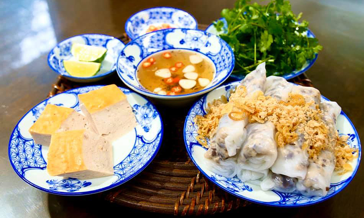 Bánh cuốn Thanh Trì là món ăn nổi tiếng tại Hà Nội