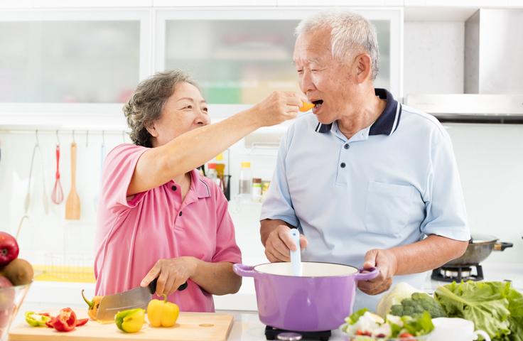 Những nguyên tắc dinh dưỡng giúp tăng cường sức khỏe cho người lớn tuổi