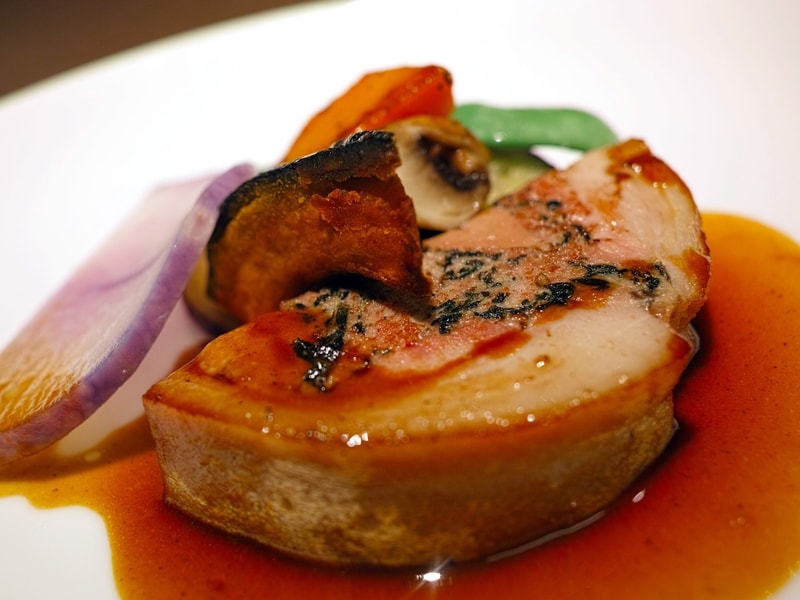 Món ăn nổi tiếng Foie gras được làm từ gan ngỗng béo. Người Pháp luôn được dánh giá là sành ăn và rất cẩn trọng trong việc ăn uống