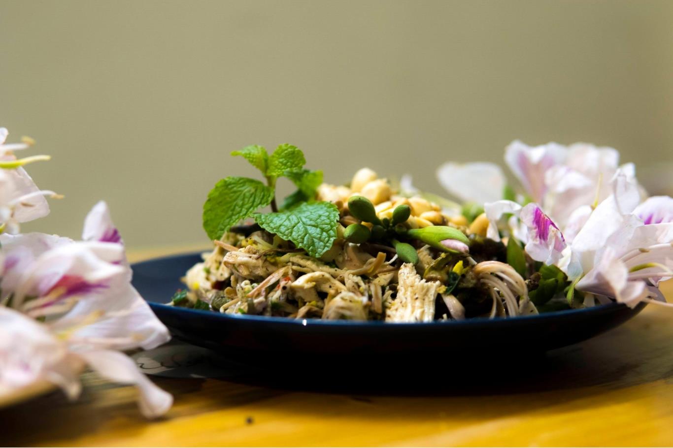 Măng nộm hoa ban là món ăn đặc sản Lai Châu ngọt bùi